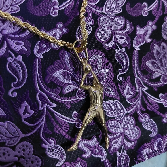 18K Gold Plated Kobe/Jordan 🏀 Basketball Player Pendant and 18K Rope Chain - Picture 4 of 9